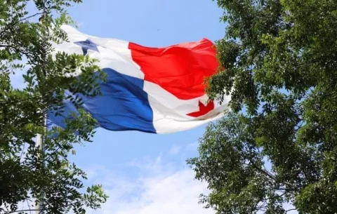Bandera Nacional enarbolada en el cerro Ancón no ondeará por 27 días