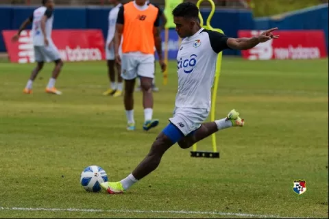Édgar Yoel Bárcenas recuerda que será clave sumar en casa para ir al Mundial de Catar