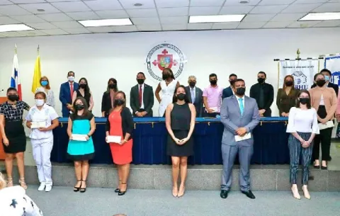 Ifarhu otorga 146 becas de maestría a universitarios con altos índices académicos