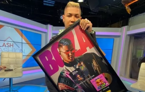 'El Boza' recibe cuadro de certificaciones en Colombia