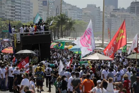 Brasileños exigen la destitución de Jair Bolsonaro tras su amenaza a instituciones