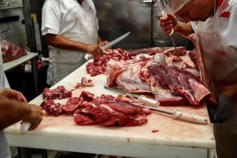 Brasil detecta dos casos de 'vacas locas' y suspende exportaciones para China