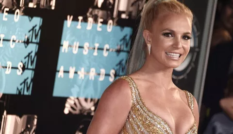 Britney Spears anuncia que se va a casar con un modelo y entrenador personal