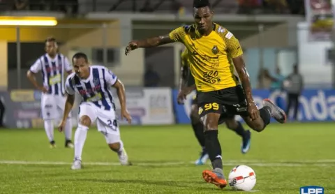 CAI y Sporting San Miguelito abren la séptima en el fútbol panameño