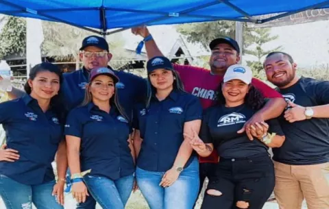 Miembros de la directiva de Realizando Metas se reúnen con la juventud chiricana