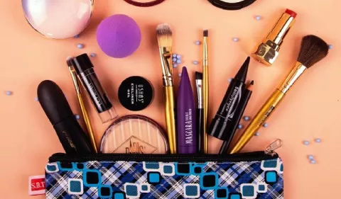 ¿Qué debe tener una cosmetiquera para principiantes?
