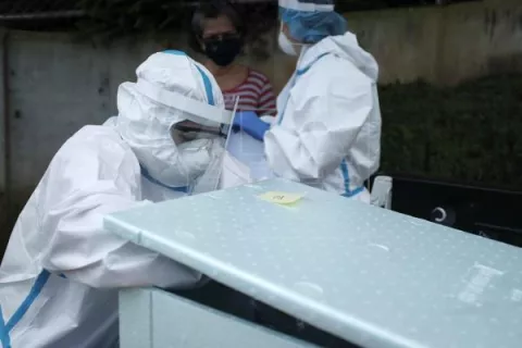 Costa Rica recibe 69,600 dosis de vacunas contra la covid-19 donadas por España