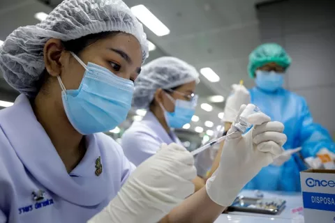 Casos de covid-19 bajan en el mundo por segunda semana consecutiva