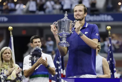 Ruso Medvedev, al ganar el Abierto de Estados Unidos : 'Salí mentalizado de que podía superar a Djokovic'