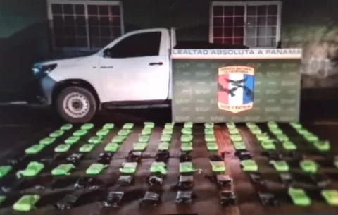 Senafront decomisa presunta droga y dinero a panameño en puesto de control en Chiriquí 