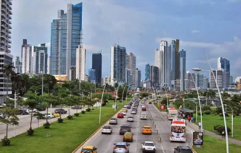 Tras año y medio de toque de queda, Panamá tratará de empezar a recuperarse de la crisis económica
