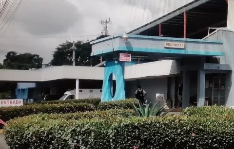 Enfermera es apuñalada en los estacionamientos de un hospital privado en David