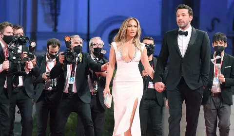 Ben Affleck y Jennifer López causan revuelo durante su paso por la alfombra roja de Venecia