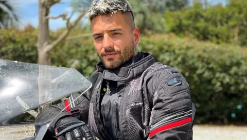 Maluma asegura que es un seguidor de Luis Miguel y canta 'La incondicional' 