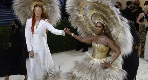 Las celebridades rinden tributo a Estados Unidos en el retorno de la Met Gala