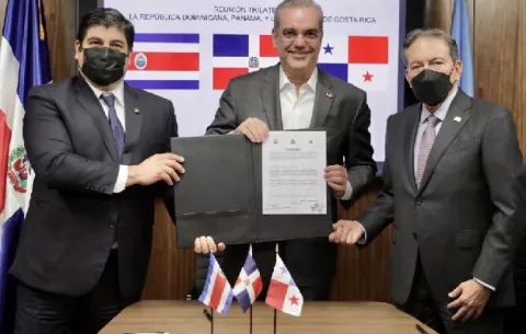 Presidentes de Panamá, Costa Rica y República Dominicana abordan fenómeno migratorio