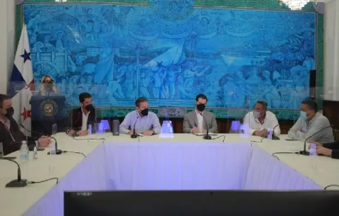 Transportistas de carga levantan paro tras firma de compromiso por parte de las navieras