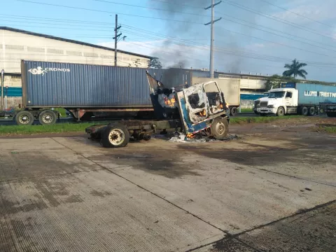Transportistas paralizan parte de la Zona Libre de Colón y puertos marítimos