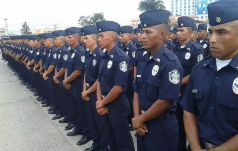 Diputados cuestionan que estatura y tatuajes sean limitantes para ingresar a la Policía Nacional