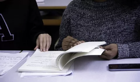 Retos a los que se enfrentan la mujeres para continuar en las aulas