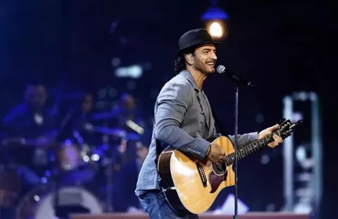 Ricardo Arjona anuncia gira 'Blanco y negro' por Norteamérica para 2022