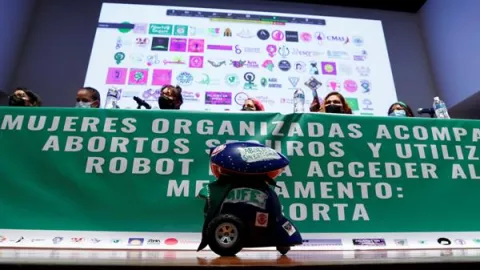 Mujeres mexicanas usan un robot para burlar la prohibición del aborto