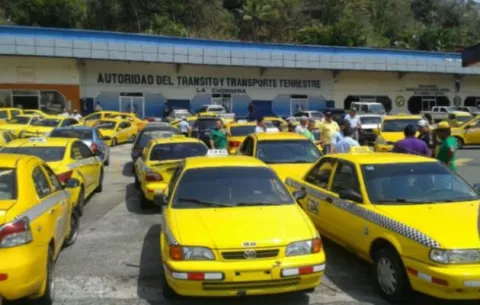 Defensoría del Pueblo recomienda a la ATTT eliminar sistema de circulación de taxis en pares y nones