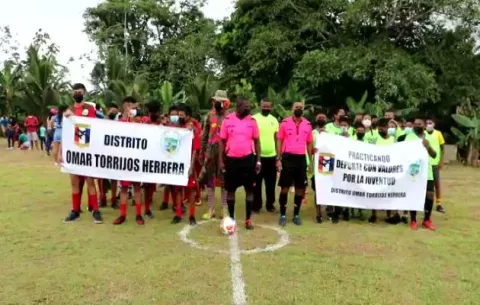 Se inicia torneo de fútbol juvenil en el distrito Omar Torrijos Herrera de Colón