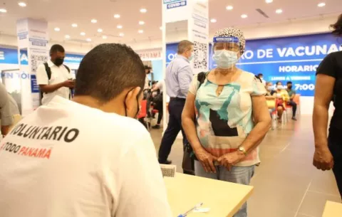 Hospitales privados de Panamá colocan 38,744 dosis de vacunas contra la covid 19