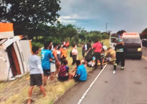 Autobús que transportaba equipo de fútbol de Soná se accidenta en vía hacia Santiago