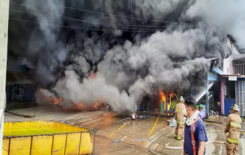 Incendio acaba con un almacén en Santiago de Veraguas