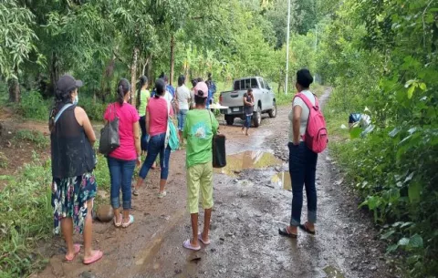 Moradores de doce comunidades de Veraguas protestaron exigiendo la construcción de carreteras 