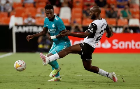 Vinicius Jr. rescata el liderato para el Real Madrid en la Liga española