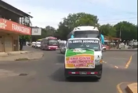 Transportistas salen a las calles a defender la terminal de Aguadulce