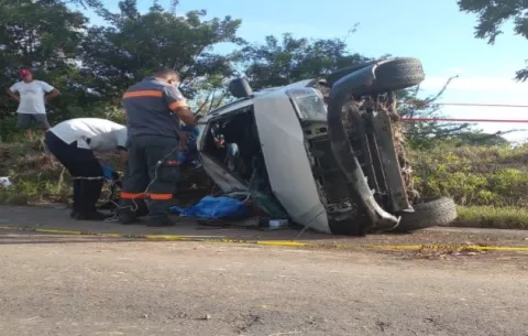 Vuelco deja un muerto en la vía principal de Palo Grande en el distrito de Alanje