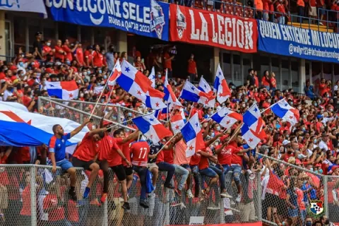 Panamá es multada por la Fifa,  por cantos homofóbicos