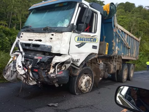 Colisión entre busito panel y camión deja tres muertos en Chiriquí Grande, Bocas del Toro