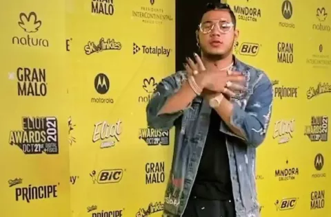 Vestuario del Boza usado en premiación causa revuelo en redes sociales