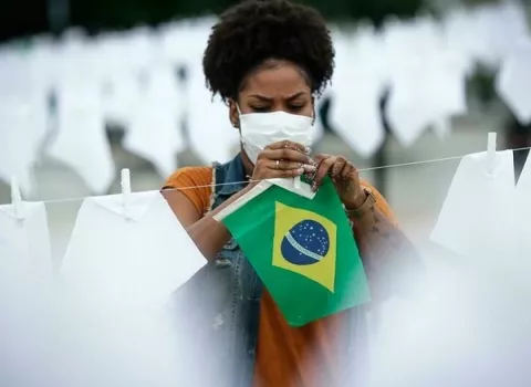 Brasil acumula 601,574 fallecidos por la covid-19