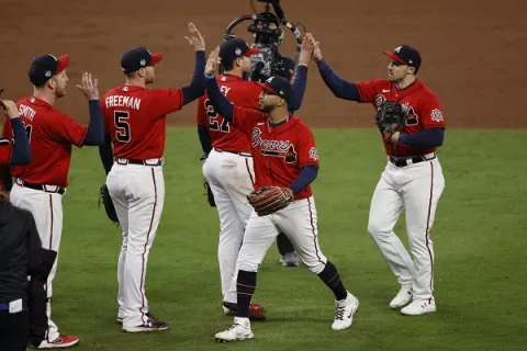 Bravos recuperan la ventaja contra Astros en la Serie Mundial de las Grandes Ligas