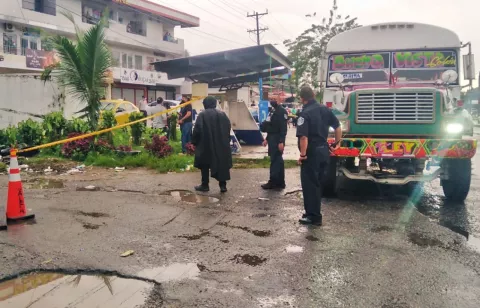 Conductor de autobús de la ruta Buena Vista-Colón es asesinado a tiros frente a una parada