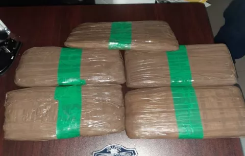 En operativos en Panamá Oeste detienen a cinco personas, incautan droga y un arma de guerra