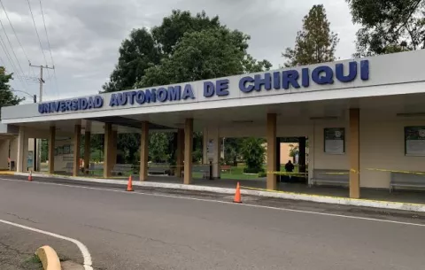 Rectora de la Universidad Autónoma de Chiriquí confirma que en el 2022 las clases serán presenciales