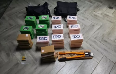 Decomisan 65 paquetes de droga en un puerto colonense