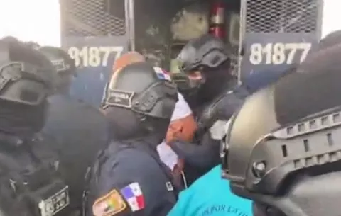 Detienen al dirigente Edgardo Voitier durante una protesta en la ciudad de Colón 