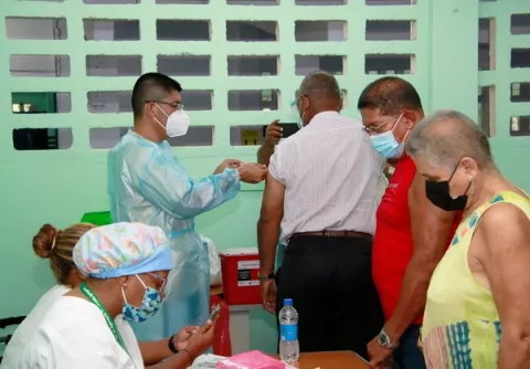 Hacen un llamado a la población de San Miguelito para que se aplique la dosis de refuerzo contra la covid-19