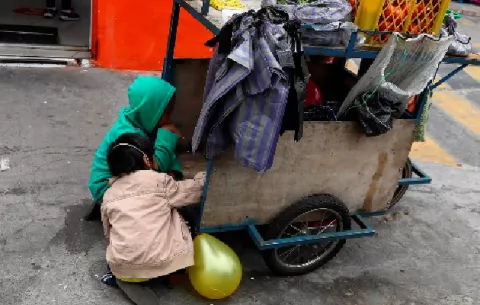 Ecuador atraviesa una situación social "crítica" con cinco millones de pobres