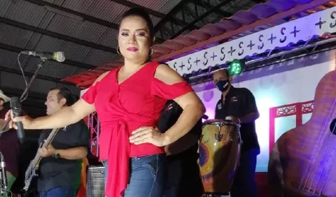 Eira González, cantante de 'Los Plumas Negras', más allá de las tarimas
