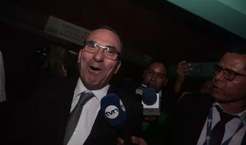 Autor de correos presentados como prueba en juicio por supuestos pinchazos, será dejado en evidencia