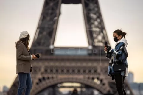 Covid-19: Francia recomienda tercera dosis a personas en contacto con vulnerables